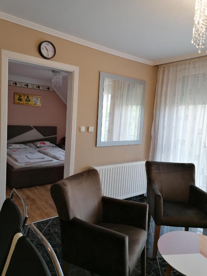 Bettina47 Apartman ไฮจ์ดุสโซบอสโล ภายนอก รูปภาพ