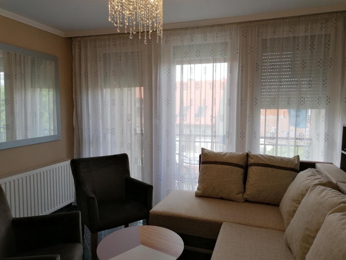Bettina47 Apartman ไฮจ์ดุสโซบอสโล ภายนอก รูปภาพ