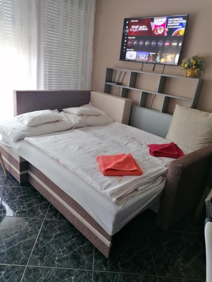 Bettina47 Apartman ไฮจ์ดุสโซบอสโล ภายนอก รูปภาพ
