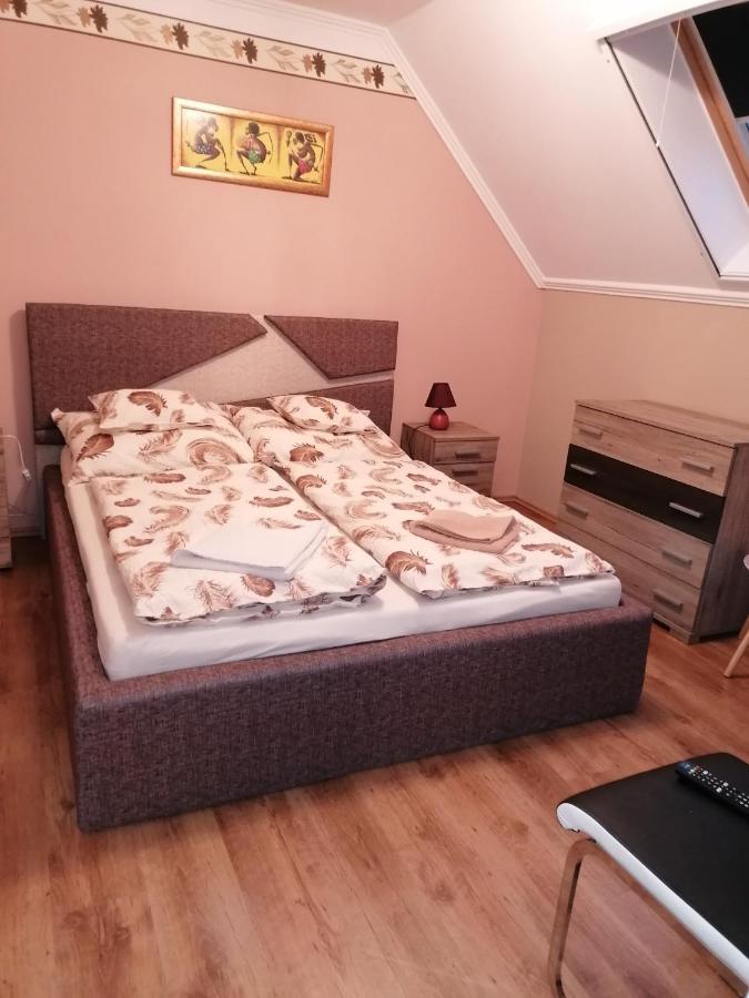 Bettina47 Apartman ไฮจ์ดุสโซบอสโล ภายนอก รูปภาพ