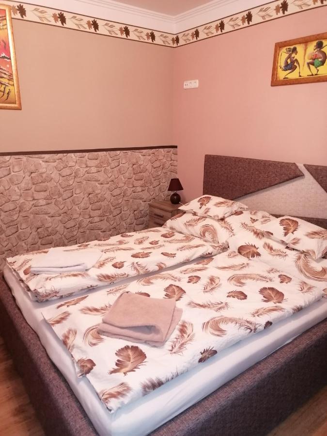 Bettina47 Apartman ไฮจ์ดุสโซบอสโล ภายนอก รูปภาพ